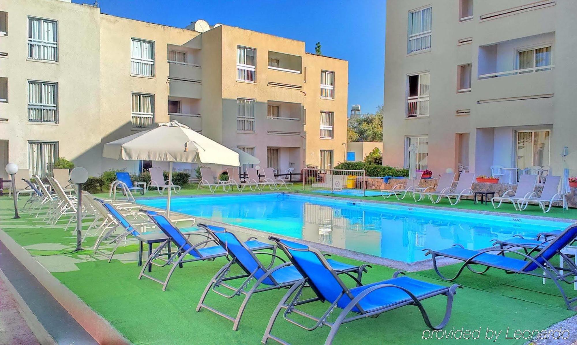 Daphne Hotel Apartments (Adults Only) Paphos Exteriör bild