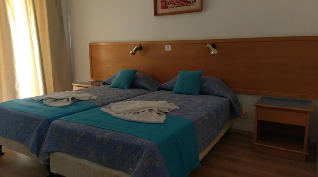 Daphne Hotel Apartments (Adults Only) Paphos Exteriör bild