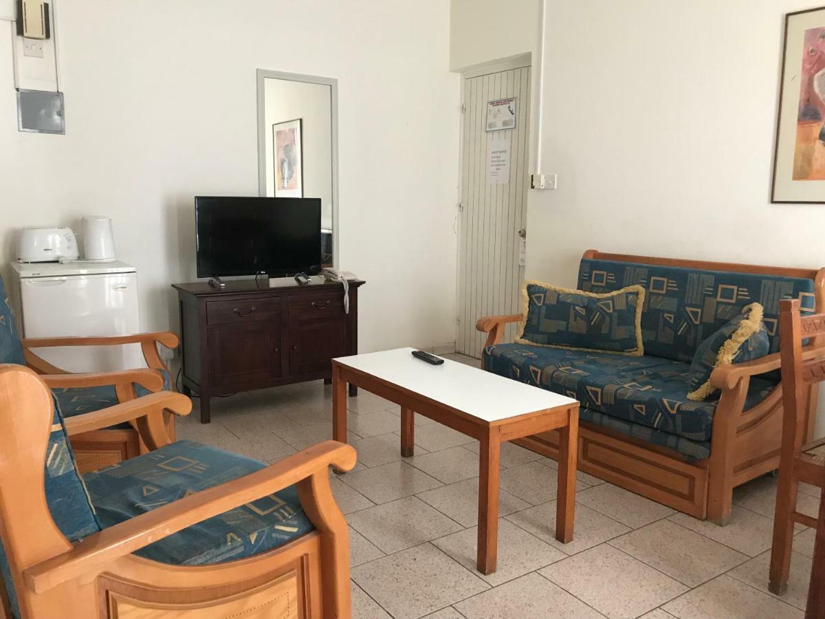 Daphne Hotel Apartments (Adults Only) Paphos Exteriör bild