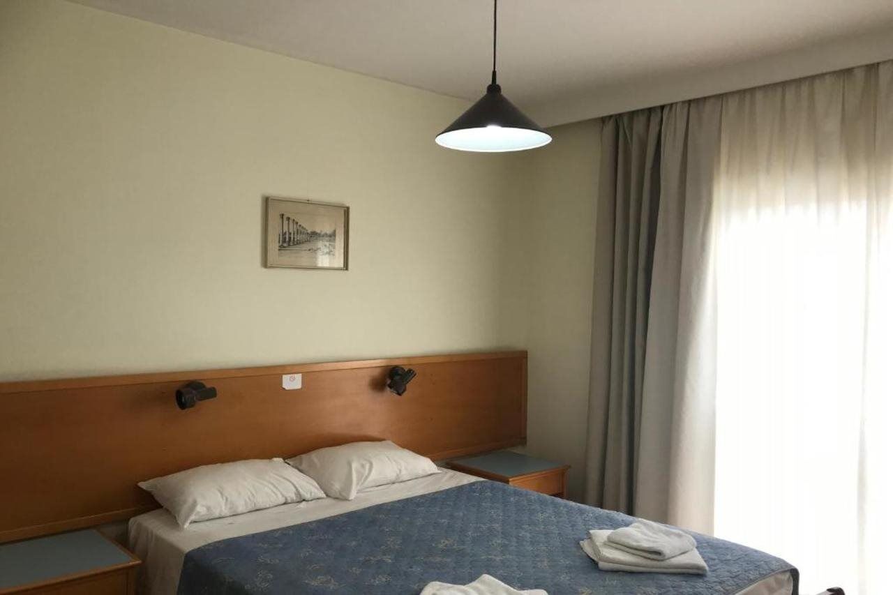 Daphne Hotel Apartments (Adults Only) Paphos Exteriör bild